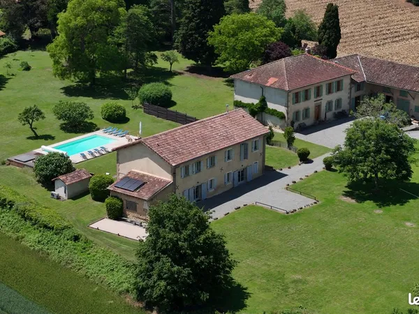 Propriété d'exception 16 pièces, 674 m² avec gîte, piscine, jacuzzi et potentiel d'extension, parc 1