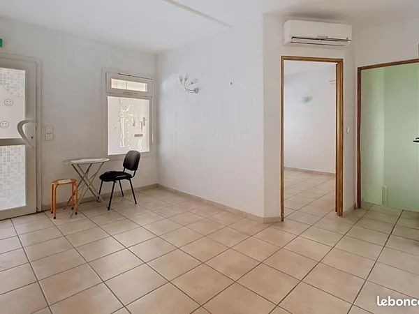 Local bureaux 66 m²
