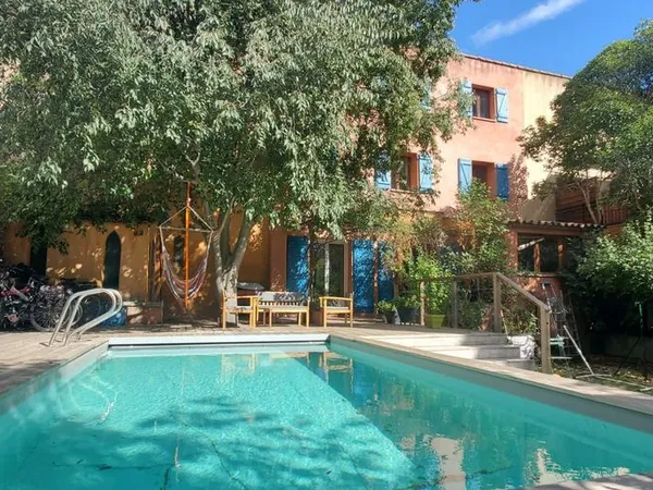 Maison avec jardin en centre ville