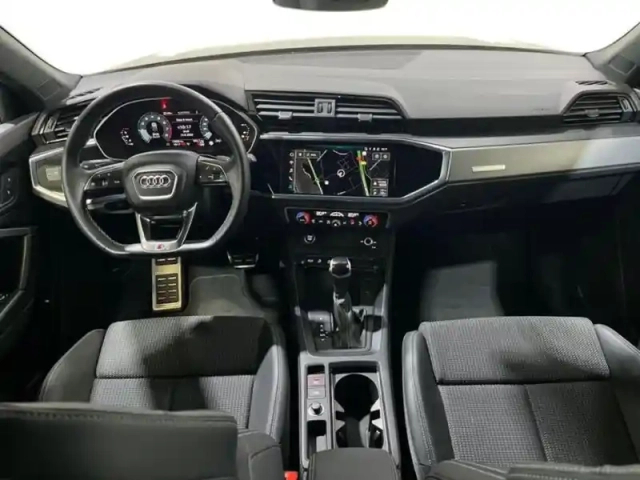 Audi Q3 35 tfsi 150 ch s tronic 7 s line — photo 8