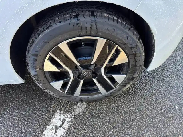 Peugeot 208 hybrid 110 ch e-dcs6 — photo 13