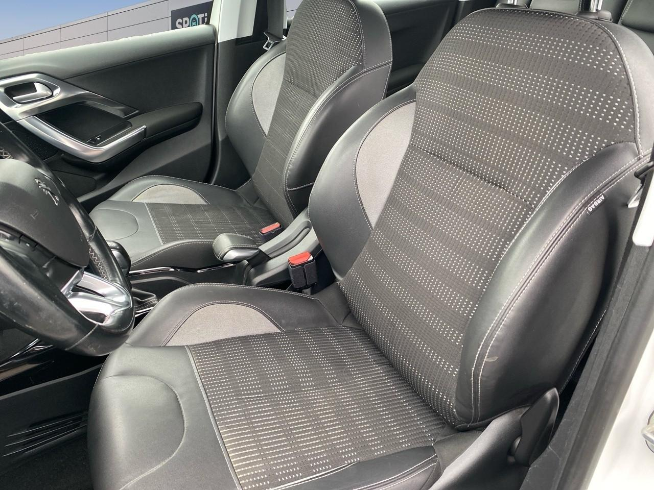 Peugeot 2008 1.2 puretech 110ch allure s&s — photo 9