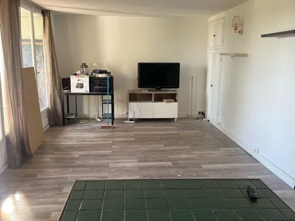 Apparemment 3 pièces