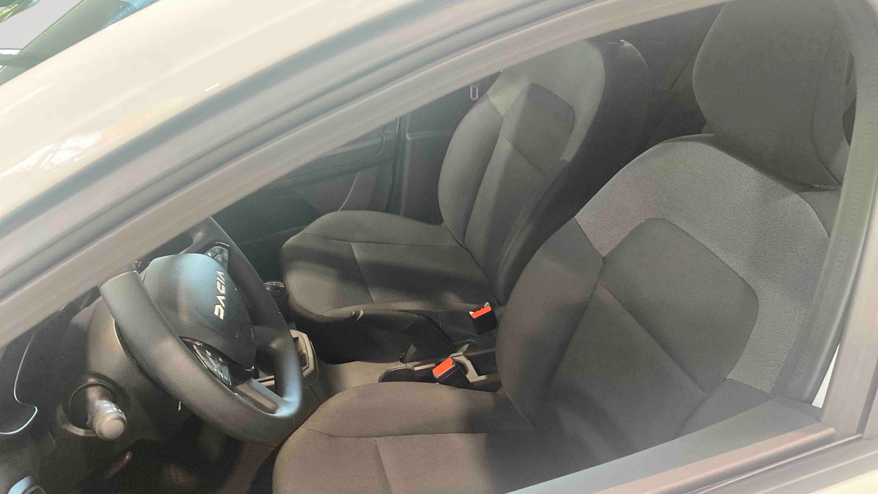 Dacia Sandero SCe 65 GSR2 — photo 11