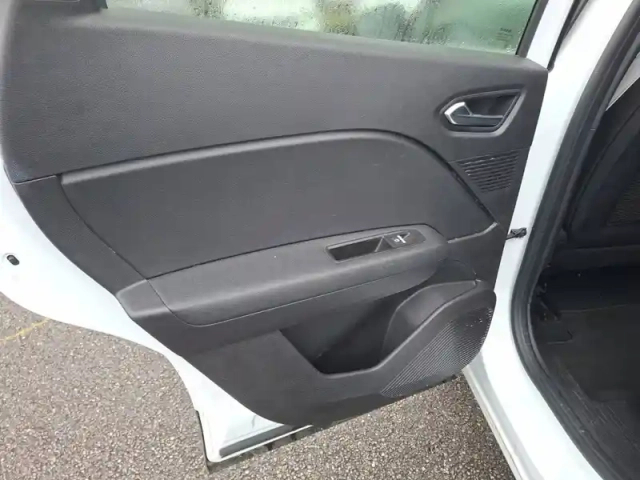 Renault Captur tce 140 edc - 21 — photo 24