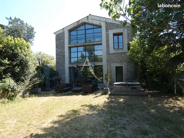 Propriété 10 pièces 276 m²
