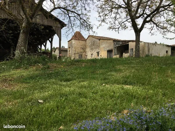 Propriété corps de ferme à rénover en dordogne