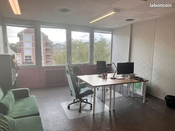Bureaux 70m² - 3e étage - parking inclus - courte/longue durée