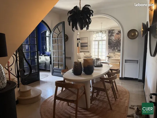 Maison 7 pièces 260 m²