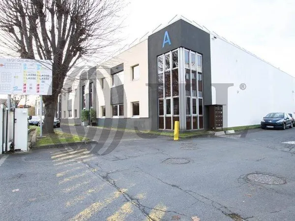 Local d'activité 1086 m²