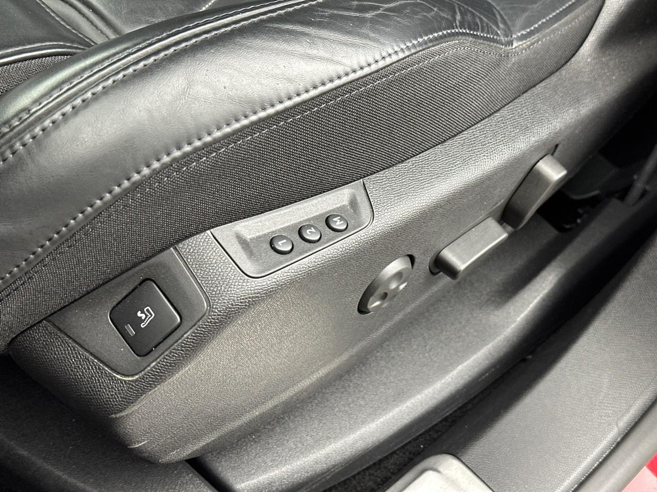Peugeot 3008 hybrid4 300 e-eat8 gt — photo 36