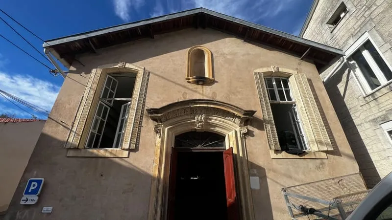 Photo 1