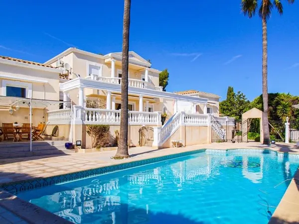 Villa de prestige aux prestations exceptionnelles 250 m2 h