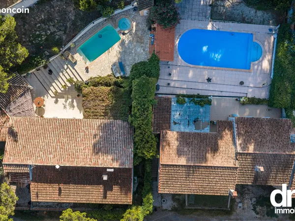 Maison 9 pièces 280 m²
