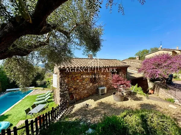 Villa en pierre avec piscine, garage et vue panoramique Dr