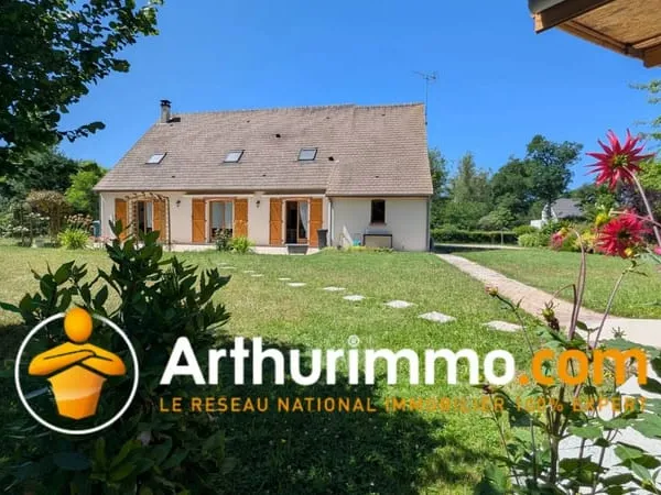 Maison familiale de 170 m², 4 chambres, suite parentale, terrain clos de 2 096 m², panneaux photovol