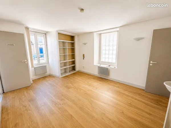 Local 73 m² La Rochefoucauld-en-Angoumois