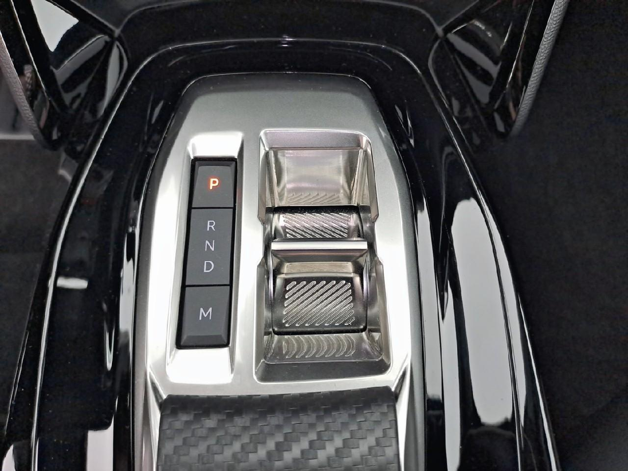 Peugeot 2008 hybrid 145 ch e-dcs6 allure — photo 19