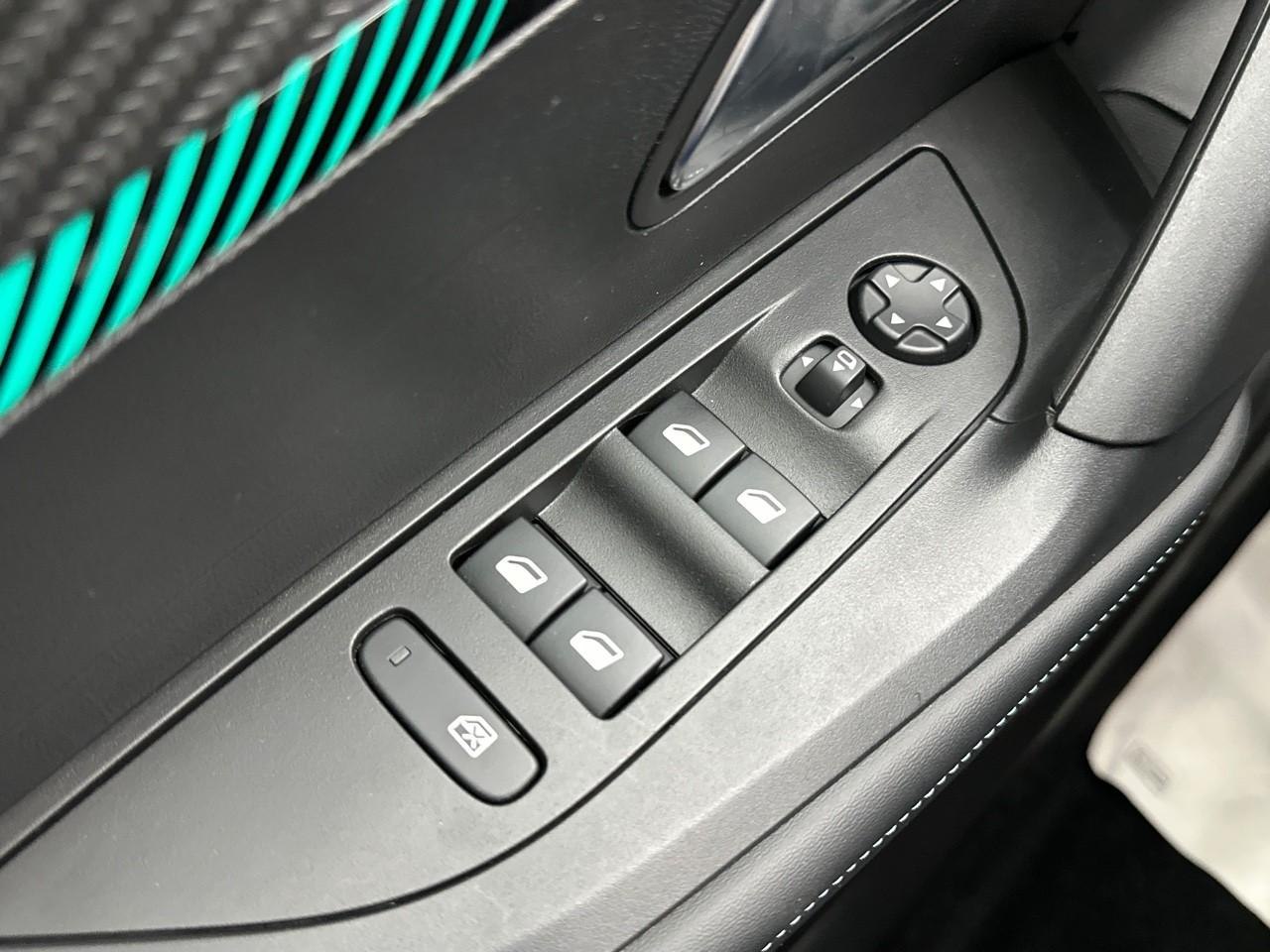 Peugeot 2008 puretech 130 s&s eat8 allure pack — photo 15