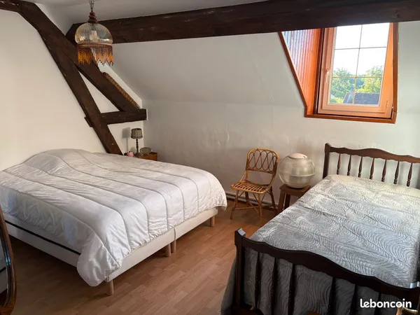 Chambre meublée avec bureau séparé et salle de bains privative - 29 m² - chez l'habitant Étudiant(e)