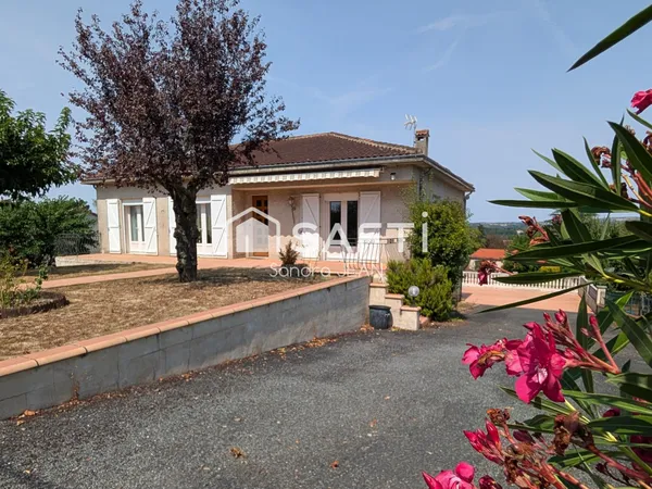 Charmante maison avec piscine dans un quartier agréable avec sous-sol complet.