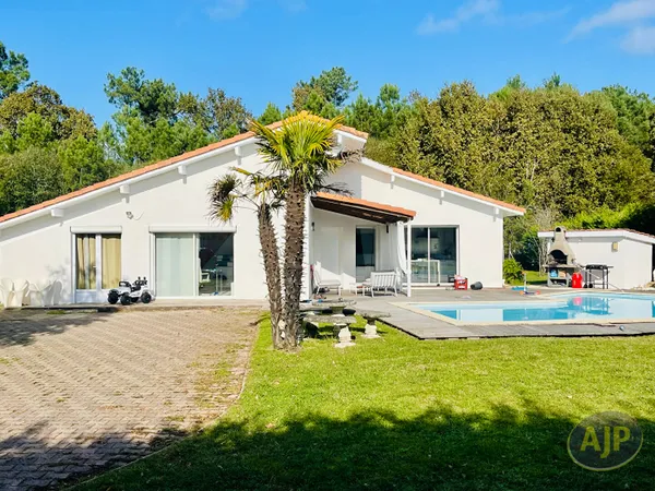 Maison de 200 m² avec grand jardin à Mios avec piscine