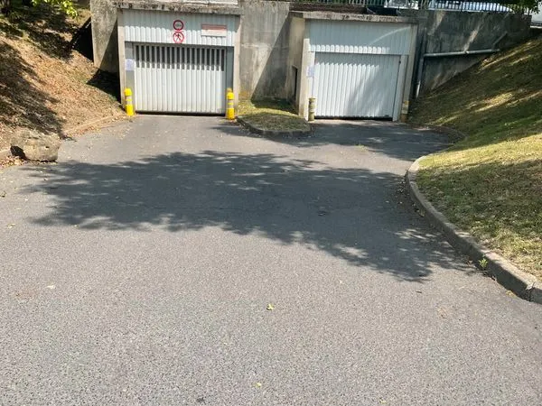 Place de parking à louer - Cergy Préfecture
