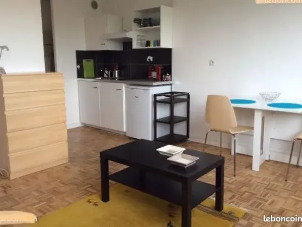 Loue studio meublé au calme Lyon 8ème - 24m²