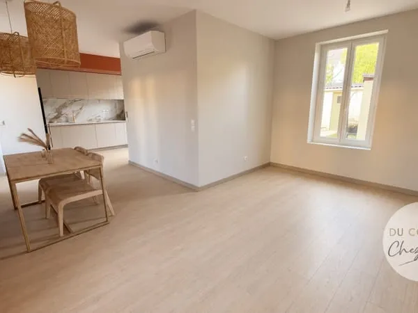 Maison année 30 rénovée à proximité du Bouchon avec 2 chambr