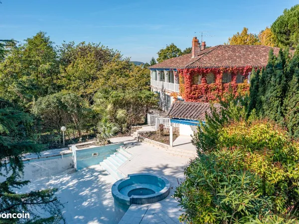 Maison 9 pièces 240 m²