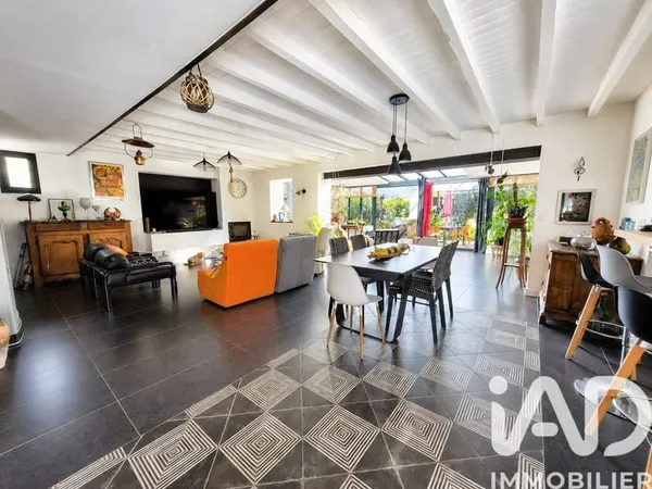 Maison 5 pièces 220 m²