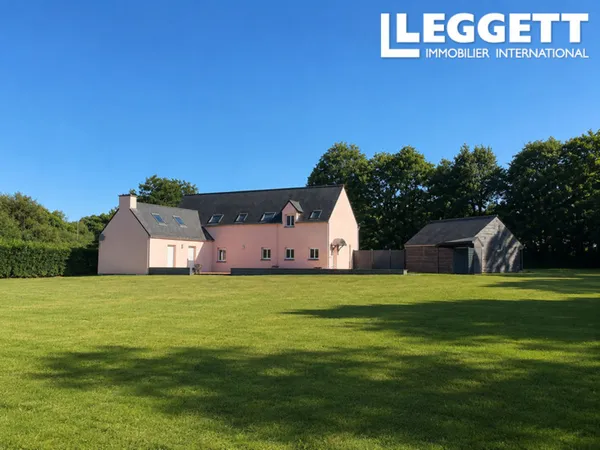 Propriété unique de 5 chambres et 3 salles de bains, piscine chauffée, double garage et 6 400 m² de 