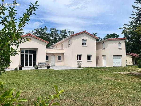 Maison 6 pièces 232 m²