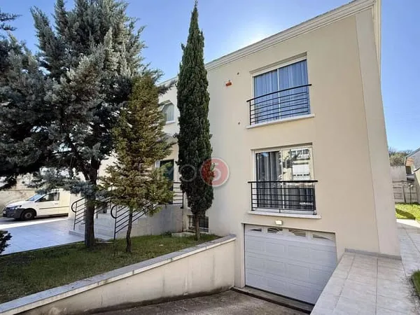 Maison 7 pièces 250 m²
