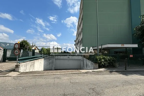 Stationnement Location Voiron 70€