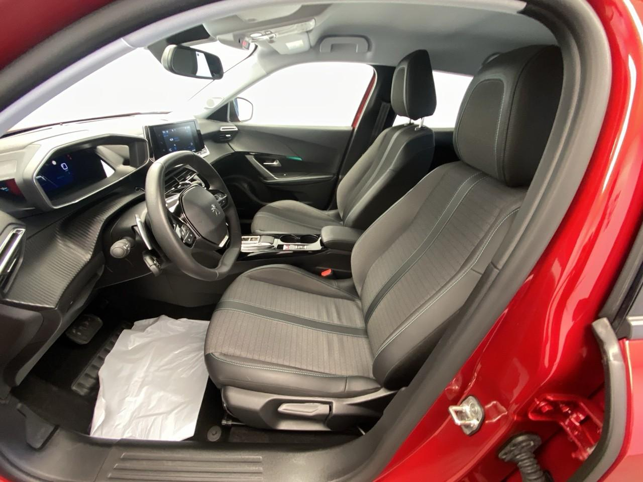 Peugeot 2008 puretech 130 s&s eat8 allure — photo 9