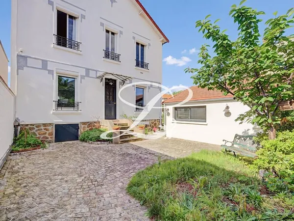 Maison Le Mesnil Le Roi 6 pièce(s) 138,78 m2 (173m² utile) / NON MEUBLEE