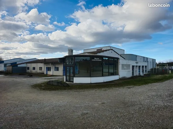 Batiment industriel 900m2