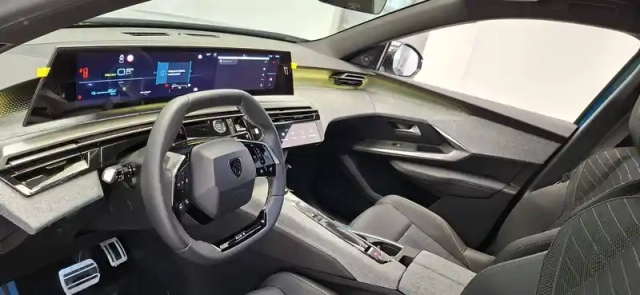 Peugeot 3008 plug-in hybrid 225 e-dcs7 — photo 15