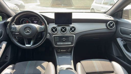 Mercedes Classe CLA 180 122 7G-Tronic - Fascination – 2018 – 74637 km – Essence – Boîte Automatique — photo 19