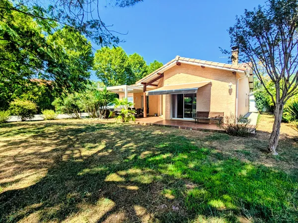 Maison de plain-pied, 3 chambres, beaux volumes et jardin à deux pas de Foix !