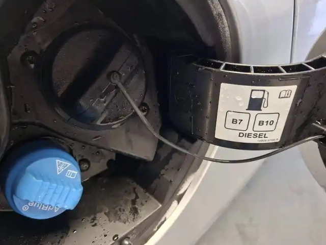 Renault Clio blue dci 85 — photo 24