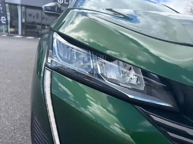 Peugeot 308 phev 180 e-eat8 — photo 16