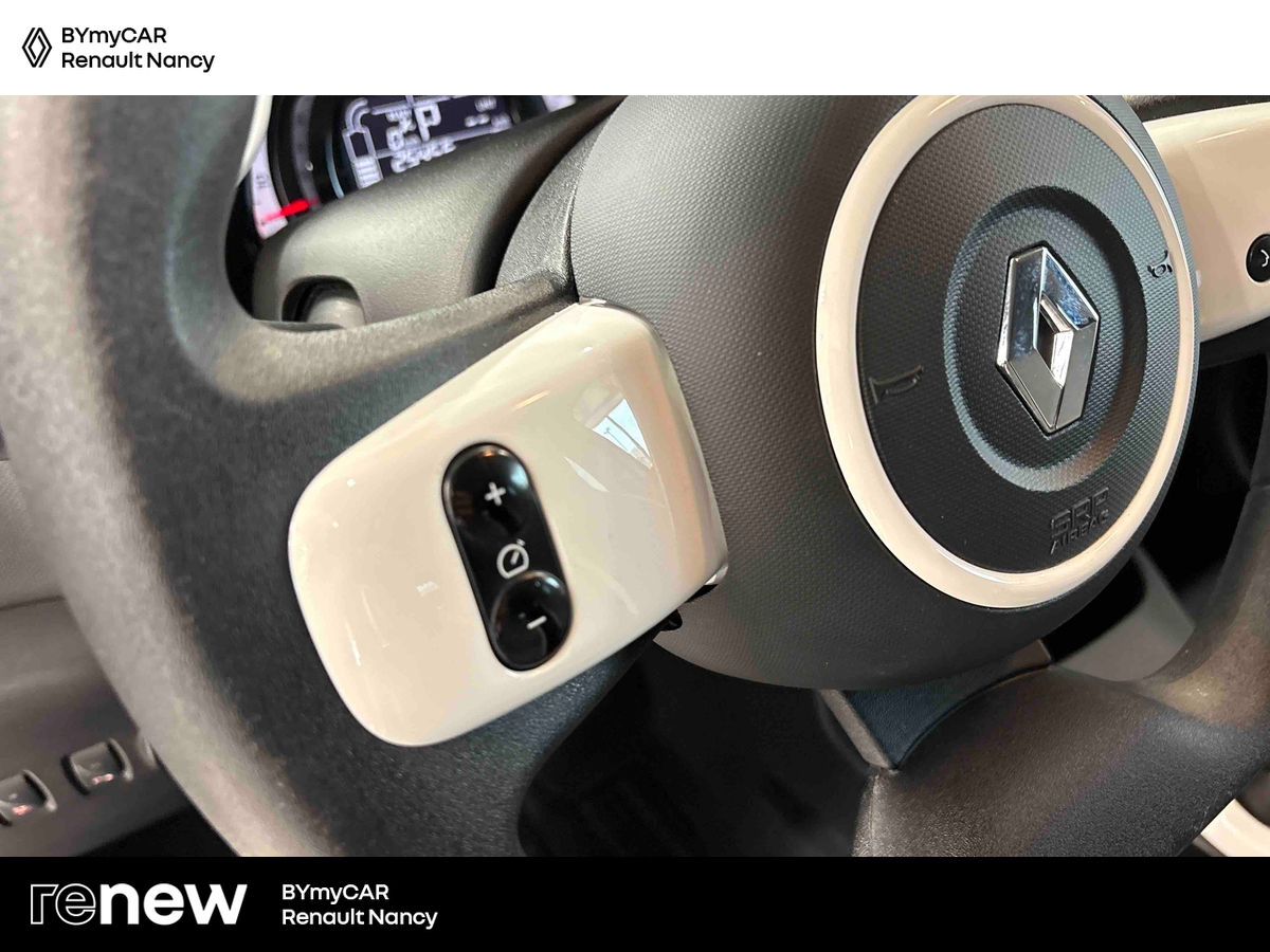 Renault Twingo III E-Tech — photo 20