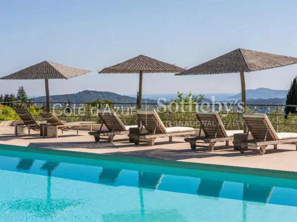 Plascassier propriété de prestige avec vue mer panoramique, mais
