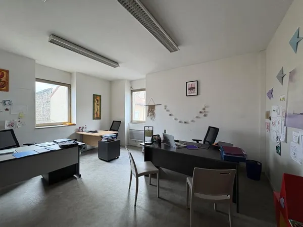 Local professionnel - 15 pièces - 470 m²