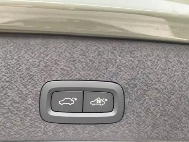Volvo C40 recharge extended range 252 ch 1edt — photo 12