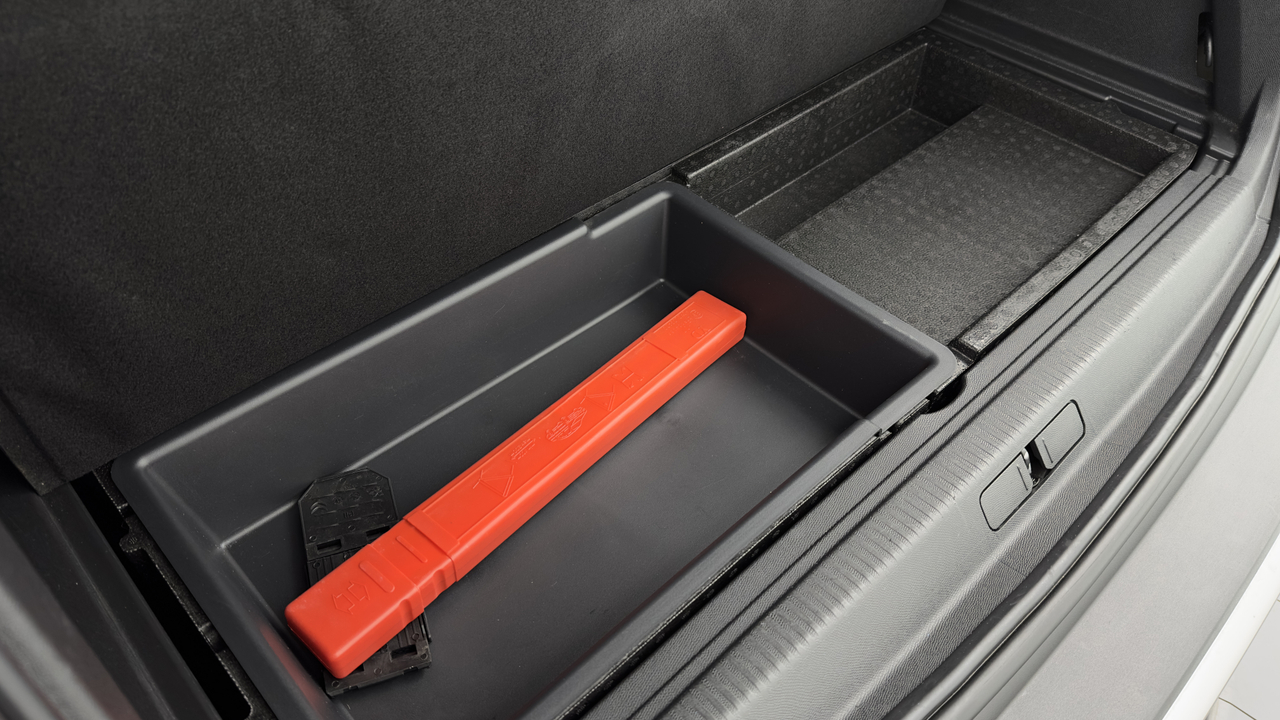 Peugeot 3008 Hybrid 225 e-EAT8 — photo 38