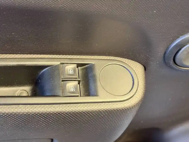 Renault Twingo iii e-tech — photo 17
