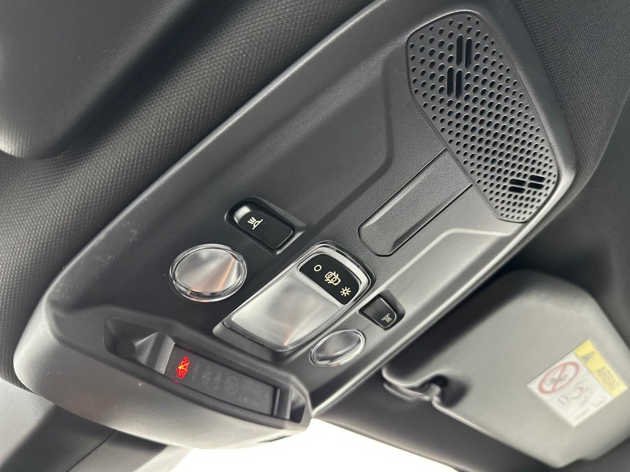 Peugeot 2008 puretech 130 s&s eat8 allure pack — photo 31